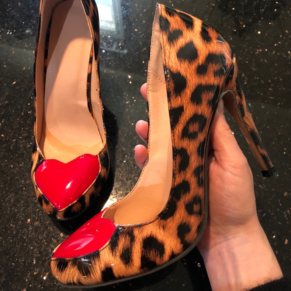 Leopard print heart round toe heels